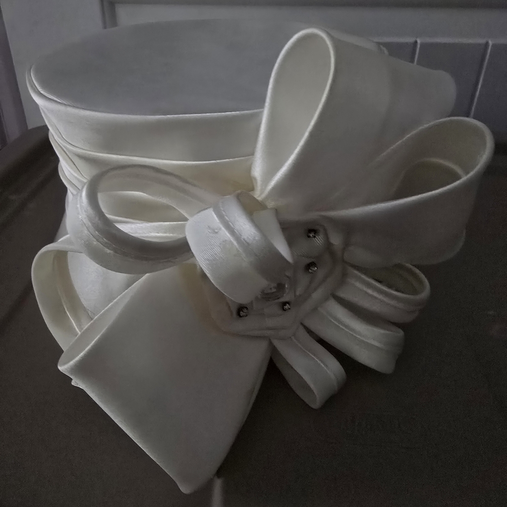 Elegant Cream Hat with Bow